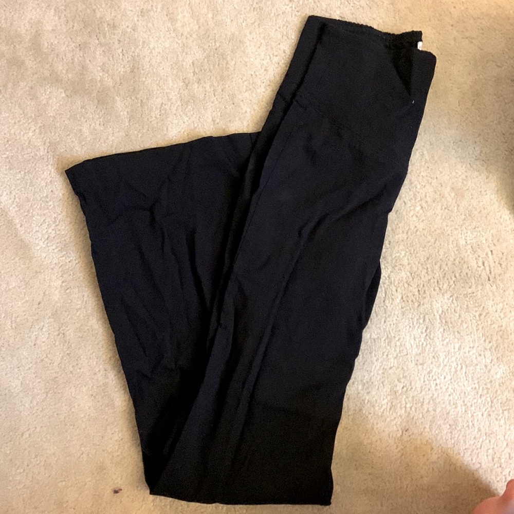 A pea in a pod maternity pants. Size small.